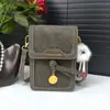 Bolso de Hombro Retro de Nicho de Moda para Mujer 2026 Nuevo Estilo Simple de Moda Casual Bolso Cuadrado Pequeño Ropa de Trabajo Color Puro Bolso para Teléfono Móvil