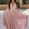 Vestido Longo Xadrez com Gola Halter Cintura Marcada Barra Larga Doce Elegante Temperamento Cruzado Europeu e Americano Roupas Femininas 2026