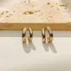 Pendientes de Tachuela Pequeños de Metal Moda Versátiles Pendientes de Lujo Ligero Diseño de Nicho Accesorios de Atmósfera de Gama Alta
