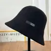 Chapéu Pescador Clássico de Lã Mesclada Cinza para Mulheres, Chapéu Balde Quente Espesso de Inverno com Logo de Letra, Chapéu Balde Emagrecedor