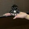 Clip de Girassol Brillante de Diamantes de Lujo Accesible de Alta Gama para Mujer 2024 Nuevo Estilo Pinza de Tiburón para Recogido Parcial en la Parte Posterior de la Cabeza