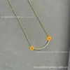 Nuevo collar blanco de nácar con sonrisa, V bañado en oro rosa de 18K, lujo ligero con un toque de alta gama, collar de nácar blanco con caras sonrientes en ambos lados