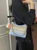 Bolso de axila tejido con paja de arcoíris transfronterizo para mujer, nuevo modelo 2026, bolso de hombro cruzado casual simple de nicho para la playa