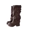 Botas de Cano Alto com Sola Grossa First Encounter Season Botas de Cavaleiro Retrô Femininas Novidade Primavera/Verão 2026 Botas Pretas Versáteis Emagrecedoras Franzidas