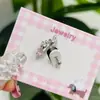 Brincos de Gatinho Fofos Feitos de Aço Titânio, Estilo Kawaii, Versáteis, Frescos e Doces, com um Pequeno Laço na Orelha de Gatinho