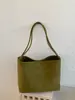 Bolso tote tejido retro, nuevo estilo 2026, gran capacidad, versátil para el trabajo, bolso de hombro tipo cubo, simple y casual