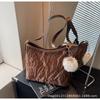 Bolsa de axila de moda explosiva para el trabajo, nueva de verano 2024, bolsa de mensajero super caliente, popular este año, bolso de hombro, bolso tipo cubo