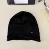 Gorro de tricô casual estilo coreano para outono, versátil e que afina o rosto, quente, protege as orelhas, com barra dobrada, para clima frio