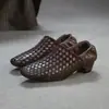 Jie Zhou 2026 Outono Novo Quadrado Tecido Couro Bovino Camada Superior Bico Quadrado Salto Grosso Artístico Retrô Preguiçoso Slip-on Sapatos Individuais Femininos