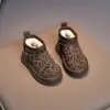 Botas de Neve para Meninas 2025 Inverno Novo Moda Infantil Sapatos com Estampa de Leopardo com Forro de Pelúcia e Sapatos de Algodão Espessado para Meninas Mais Velhas