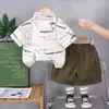 Conjunto de Verano para Niños 2026 Nuevo Elegante Camisa Estampada con Letras de Manga Corta y Pantalones Cortos Conjunto de Dos Piezas para Niños Pequeños y Niños