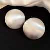 Brincos Redondos Lisos Exagerados de Agulha de Prata Transfronteiriços Europeus e Americanos, Brincos Exquisitos de Moda Vintage, Brincos de Luxo Leve de Alta Qualidade para Mulheres