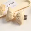 Nuevo lazo de cuero brillante hecho a mano DIY pasador cordón para el pelo accesorios decoración de ropa bolsa accesorios fabricantes al por mayor
