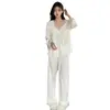 Pijama Delgado de Seda Hielo Mismo Primavera y Verano con Cuello en V para Mujer de Ruth, Conjunto de Tres Piezas de Alta Gama que se Puede Usar Afuera, Conjunto de Ropa para Casa