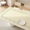 El mantel es a prueba de aceite, impermeable y resistente al calor, con un diseño fresco y sencillo, fácil de limpiar, mantel rectangular para mesa de café, que ofrece una sensación de lujo ligero y de alta gama.