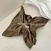 Lenço Quadrado de Tecido Couro Sintético Estilo Coreano para Cabelo com Toque de Luxo, Tiara Elegante para Coques com Acabamento Brilhante