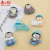 Nueva Serie de Ropa de Invierno de Pingüinos Accesorios para Joyería de Resina con Pegamento de Crema Hechos a Mano Colgante para Tocados Colgante para Funda de Teléfono Móvil