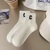 Calcetines a rayas de otoño e invierno para mujer, calcetines de media pantorrilla en blanco y negro, calcetines cortos deportivos blancos de estudiante para primavera y verano, calcetines de lunares de moda para exteriores