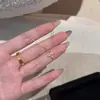 Collar de lujo ligero de cintura pequeña sin color de acero de titanio para mujer, accesorios de diseño de alta gama de nicho de celebridades de Internet de verano, colgante de cadena de clavícula