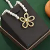 Collar Personalizado de Nácar para Mujer 2024 Nuevo Estilo Popular Cadena para Clavícula Cadena para Suéter de Lujo Ligero Gama Alta Nicho Accesorio para el Cuello