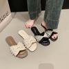 Pantuflas de perlas estilo francés para mujer, ropa de verano 2025, nuevas pantuflas de playa planas de moda estilo Fairy Chanel