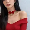 Gargantilla Dulce y Linda de Año Nuevo y Navidad Collar de Felpa Blanca para Mujer Collar para Clavícula con Bola de Pelo Roja y Lazo