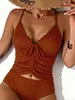 Bikini de dos piezas acanalado de color liso de estilo nuevo europeo y americano para mujer, con cuello en V, volantes, cordón, adelgazante, de cintura alta