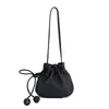 26 novas bolsas de ombro e crossbody femininas estilosas e versáteis para o mercado internacional, bolsa tipo balde de alta qualidade, atacado de fábrica