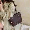 Bolso vintage de nicho de alta gama para mujer 2026 nuevo otoño versátil casual bandolera súper popular bolsa de mano para ir al trabajo