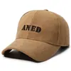 Nueva gorra de béisbol de pana gruesa para otoño e invierno para hombres y mujeres, estilo coreano, visera ancha a la moda, gorra cálida con pico bordado que hace que la cara se vea más pequeña y moderna