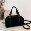 Bolso de Crowdsourcing Sense de Gama Alta para Multitudes Pequeñas Otoño e Invierno 2024 Nuevo Bolso Cruzado Vintage Esmerilado Bolso Bowling Portátil para Mujer