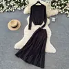 Conjunto de Tricô Duas Peças Estilo Francês Suave para Mulheres, Outono Emagrecedor Valorizador Temperamento para o Trabalho Conjunto de Blusa de Manga Longa e Saia