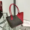 Bolsa de Ombro Vintage Personalizada com Estampa Manual com Porta-Moedas para Celular, Bolsa Saco Fashionável em Cor Contrastante, Bolsa de Mão Feminina