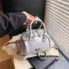 Bolsa de boliche de nicho para mujer, nuevo bolso de mano pequeño de moda 2026, diseño casual versátil, bolso de hombro y cruzado