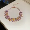 Pulseira geométrica floral oca em formato de diamante de zircônia, um acessório luxuoso e de alta qualidade, uma joia única e estilosa que complementa qualquer look, projetada para mulheres.