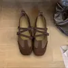 2026 Novos Sapatos Mary Jane com Tiras Cruzadas Estilo Retrô Sapatilhas Femininas de Solado Macio Sapatos Individuais Sapatos Vermelhos para Festa à Noite Sapatos da Moda