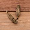 Colgante hueco de aleación con forma de pluma de 3 hojas, accesorio para equipaje, para hacer tú mismo.