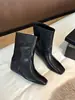 2026 Nuevas Botas Cortas Retro Coreanas para Otoño/Invierno con Punta Cuadrada, que Aumentan la Altura y son de Caña Ancha para Mujer, Botas de Media Caña de Moda para Ir al Trabajo y Adelgazantes