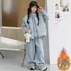 Conjunto de Colete de Inverno para Meninas 2026 Novo Estilo Coreano Moda para Crianças Médias e Grandes Conjunto de Três Peças com Moletom Casual