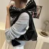 Bolso de Mano Retro con Lazo de Remaches para Mujer 2025 Verano Nueva Moda Trendy Elegante Estilo Extranjero Bolso de Hombro Sobaco