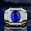 Anillo de Hombre Grande de Topacio Zafiro Sintético de Moda y Audaz con Diamantes Completos, Anillo de Hombre con Piedra Preciosa Chapado en Oro de 18 Quilates