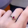 O Anel de Rubi Natural é uma Peça Fina de Prata Esterlina S925, Finamente Cravejado com Pedra Principal Galvanizada a Ouro 18K 4*6mm
