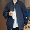 Chamarra roja con cuello alto para hombre, nueva colección otoño/invierno 2026, cortavientos funcional urbano, chamarra de béisbol moderna estilo americano