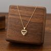 Collar con colgante de corazón LOVE de acero de titanio para mujer, versátil, no se decolora, chapado en oro, incrustaciones de diamantes, nueva cadena para clavícula de mujer con temperamento en forma de corazón