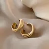 Brincos de pino geométricos de metal retrô Europa e Estados Unidos S925 prata brincos femininos vento frio alta sensibilidade temperamento joia de orelha atacado