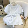 Camisa de Manga Curta Estilo Francês para Mulheres Verão 2026 Cinto Cruzado que Afina a Cintura Top Chique Azul Marinho de Linho Que Emagrece