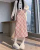Saia Lã Xadrez Rosa Doce Justa ao Corpo para Mulheres, Estilo Coreano Outono e Inverno Saia Reta Linha A Muito Bonita com Fenda nas Costas