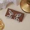 Brincos de Tarraxa Vazados de Borboleta com Zircônia Prateada para Mulheres Estilo Metal Retro Tendência Fashionable Temperamento Versátil Luxo Leve Brinco de Alta Qualidade