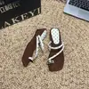 Diseño Refiere a la Elegancia de Verano Estilo Francés de las Pantuflas Casuales 2026, Nuevo Conjunto Rojo Metálico, Moderno y Cómodo