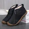 Novos sapatos de algodão de cano alto para o inverno de 2026 com solas macias, antiderrapantes, forrados com fleece, espessados, leves, casuais, botas de neve da moda para mães